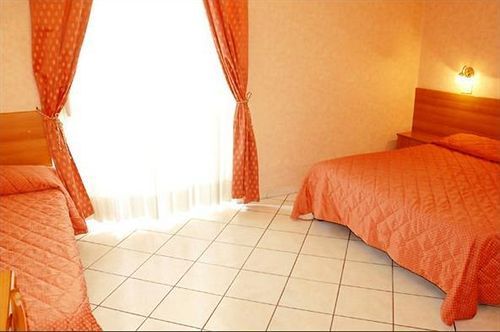 Clarin Hotel 2*