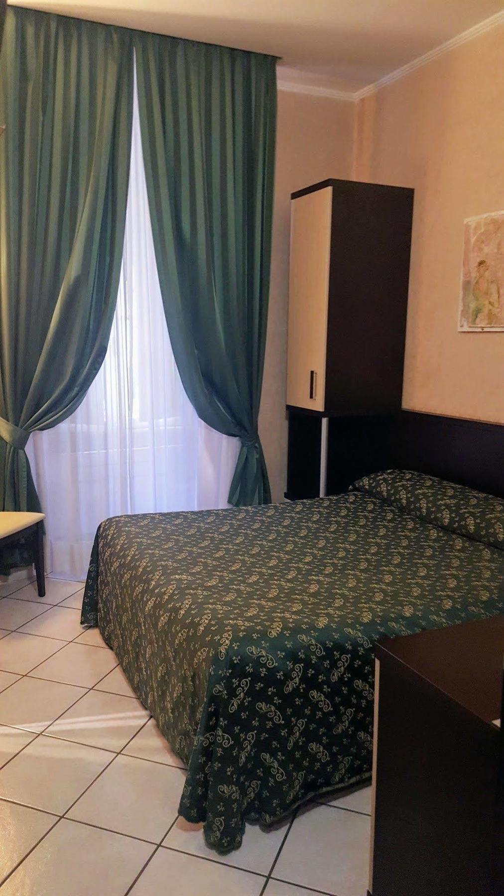 Hotel Clarin 2*