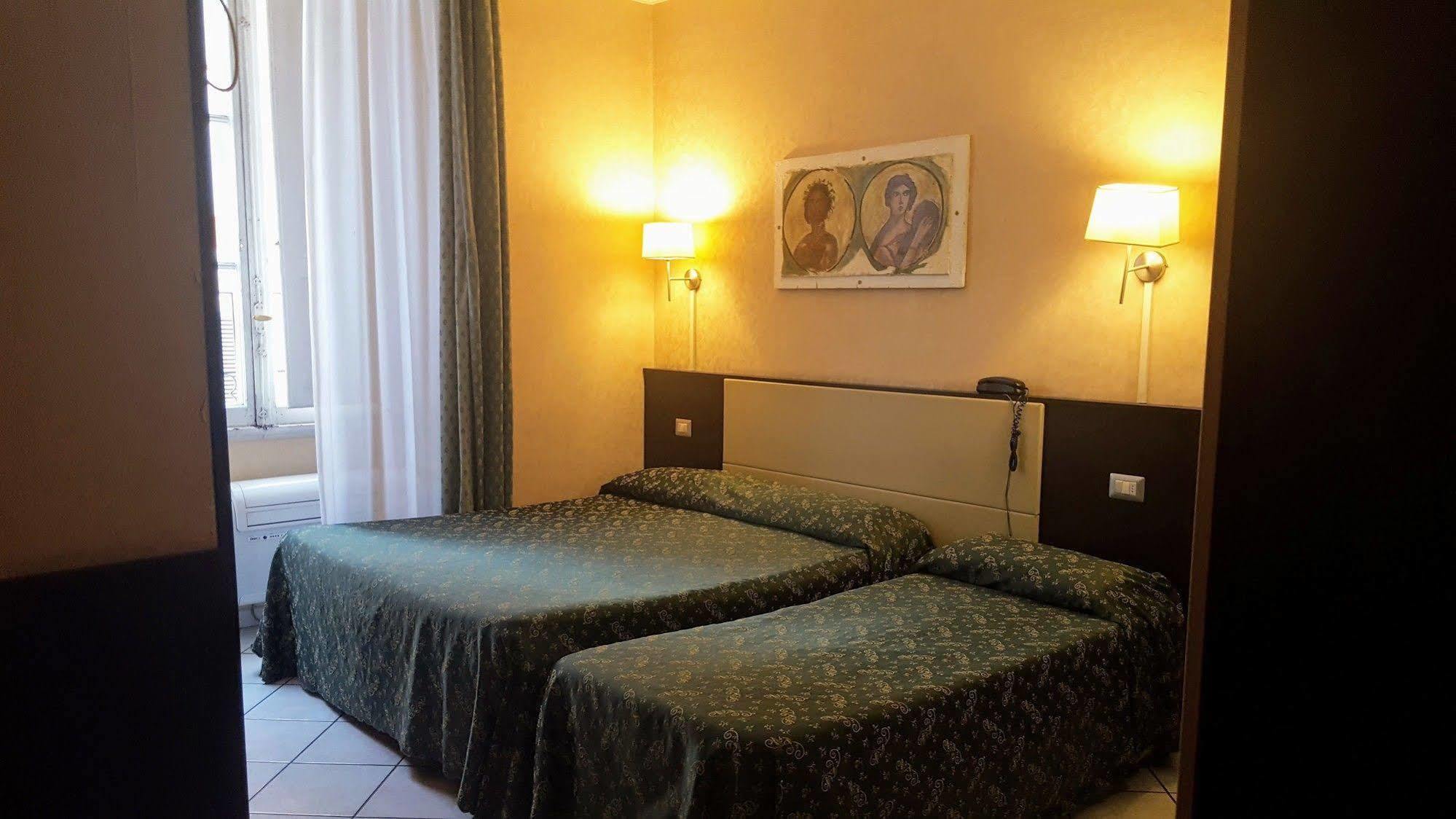 Clarin Hotel 2*