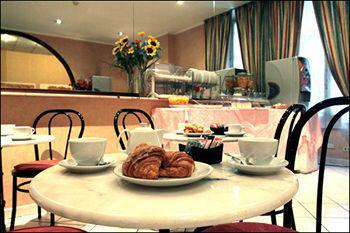 Clarin Hotel 2*
